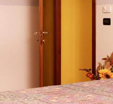 2 Bedrooms Appartement With Shared Pool And Wifi At Montecarotto